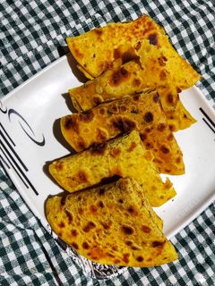 মশলা থেপলা (masala thepla recipe in Bengali) রেসিপির প্রধান ছবি