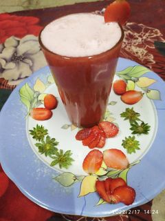 स्ट्रॉबेरी का जूस (strawberry ka juice recipe in Hindi) रेसिपी मुख्य फोटो