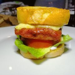 A picture of French toast sliders/burgers.