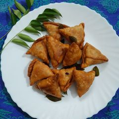 A picture of Onion Samosa.