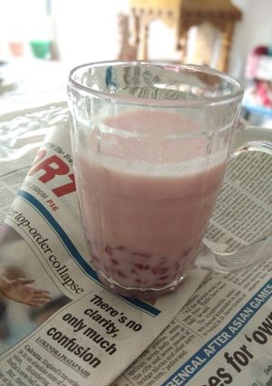 A picture of Apple Rose milk with pomegranate.