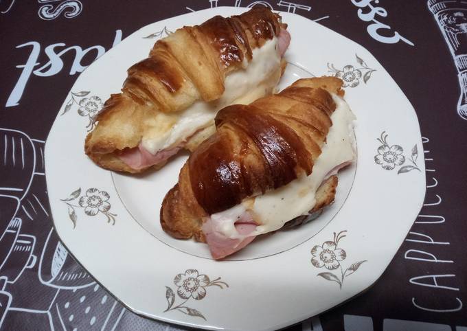 Croissants jambon fromage