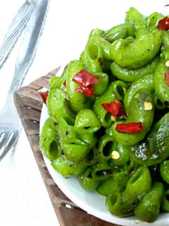 A picture of Spinach pasta.