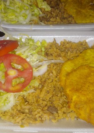 Una foto de Arroz de pescado (20 personas)