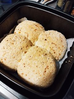 Sajtos- szezámmagos zsemle Air fryerben sütve gluténmentesen recept fotója