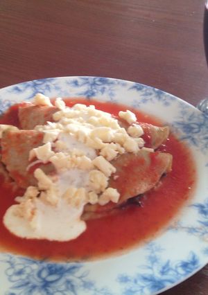 Una foto de Enchiladas de flor de jamaica