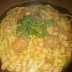 Una foto de Porotos con riendas