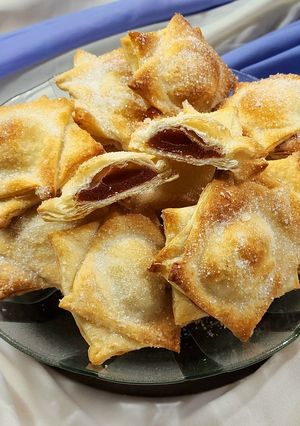 Una foto de 🇦🇷 Pastelitos de membrillo al horno 🇦🇷Con hojaldre súper falso 😅 versión express 🚄30 minutos ⏰