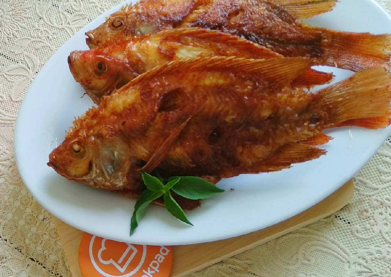 Ikan goreng bumbu kuning
