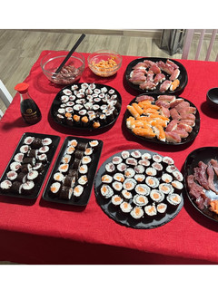 Foto di Sushi (fatto in casa): Tartare, Sushimi, Nigiri, e Hosomaki 🍣🍱