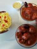 Espagueti con albóndigas en salsa de berenjena