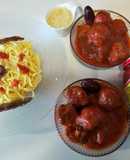 Espagueti con albóndigas en salsa de berenjena
