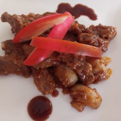 A picture of Beef stroganoff.