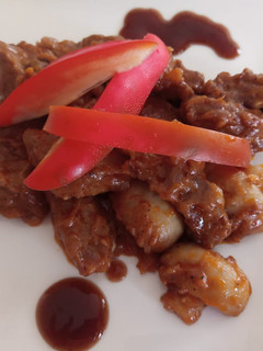 A picture of Beef stroganoff.