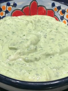 Una foto de Mayonesa casera de apio y ajo