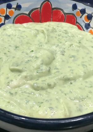 Una foto de Mayonesa casera de apio y ajo