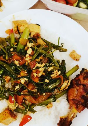 A picture of Tofu and Ong Choi (Kang Kung) stir fried dish.