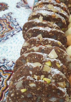 عکسی از دستور سالامی شکلاتی به روش مخصوص فاطیماه