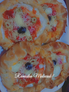 صورة لوصفة ميني بيتزا 🍕 محشية جوانب بالجبن
