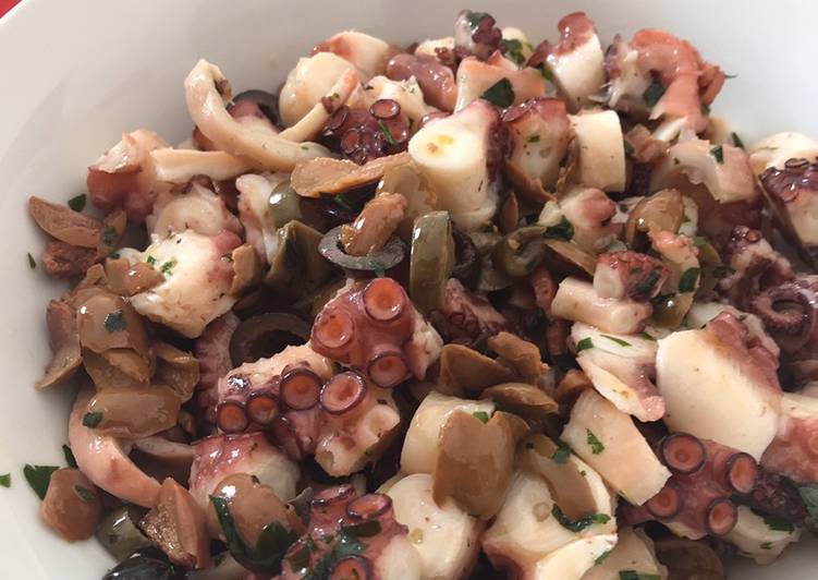 Octopus and olives salad