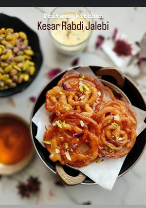 केसर जलेबी(kesar jalebi recipe in hindi) रेसिपी मुख्य फोटो
