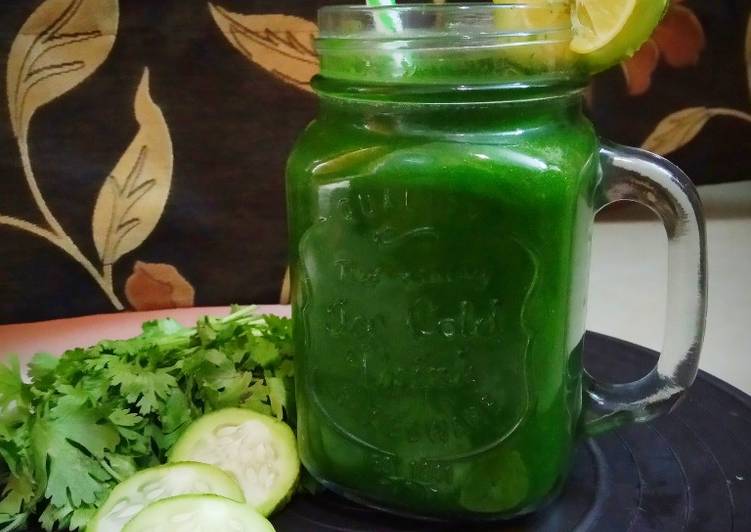 Steps to Make Quick Green Kale Smoothie