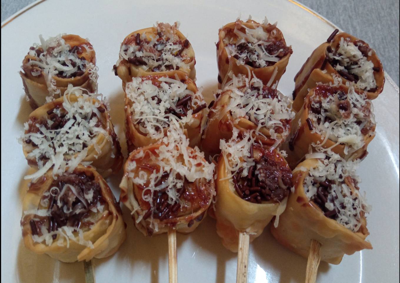 Sate pisang kulit pangsit