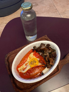 Una foto de Carne especiada con morrón relleno