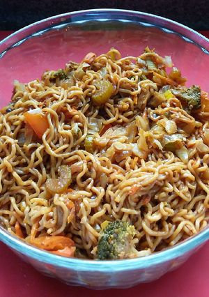 A picture of Chinese Ramen Egg Noodles w fried Pork & Veges 😍🐖🍝🥗.