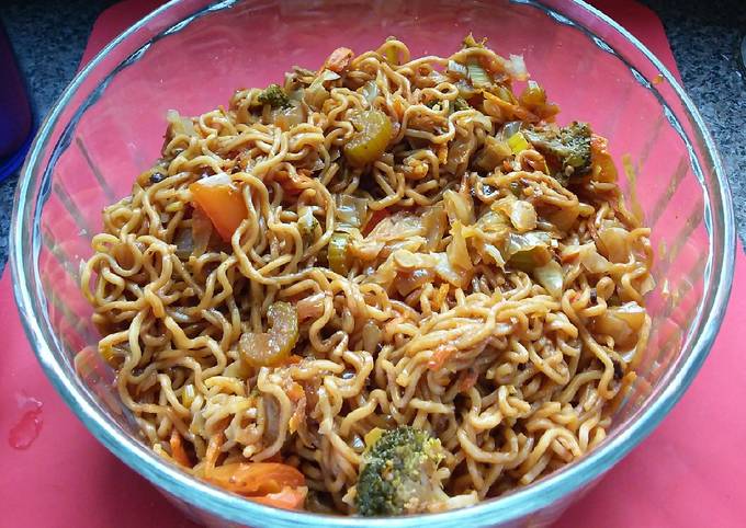 Chinese Ramen Egg Noodles w fried Pork & Veges 😍🐖🍝🥗