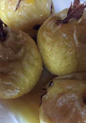 Una foto de Manzanas asadas y flameadas al ron