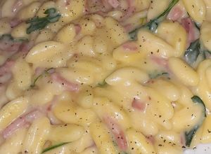 Foto di Cavatelli con crema di patate speck e rucola