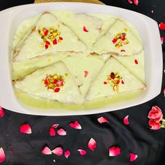 A picture of Haryali shahi tukray.