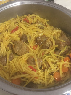 Una foto de Ternera guisada con fideos