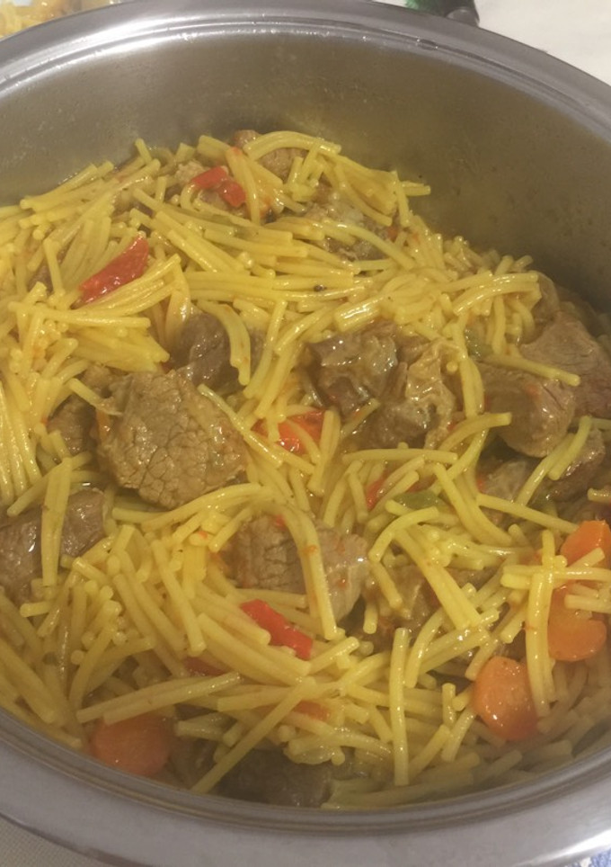 Una foto de Ternera guisada con fideos