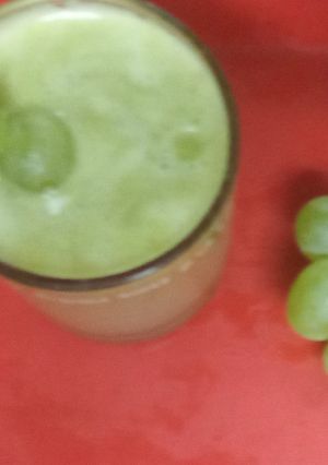 લીલી દ્રાક્ષ નો જ્યુસ (Green Grapes Juice Recipe In Gujarati) રેસીપી મુખ્ય ફોટો