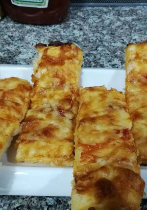 A picture of Bread pizza slice.