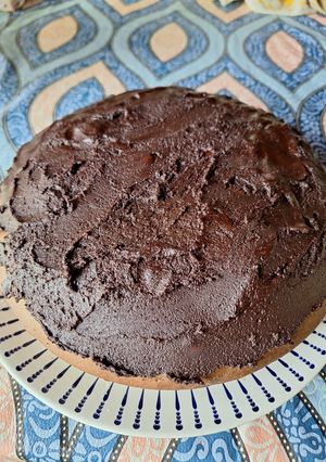 Una foto de 🍰Torta vegana de chocolate relleno con dulce de frutillas 🍓