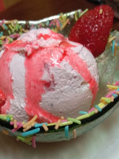 A picture of Strawberry ice cream #mashujaarecipe.
