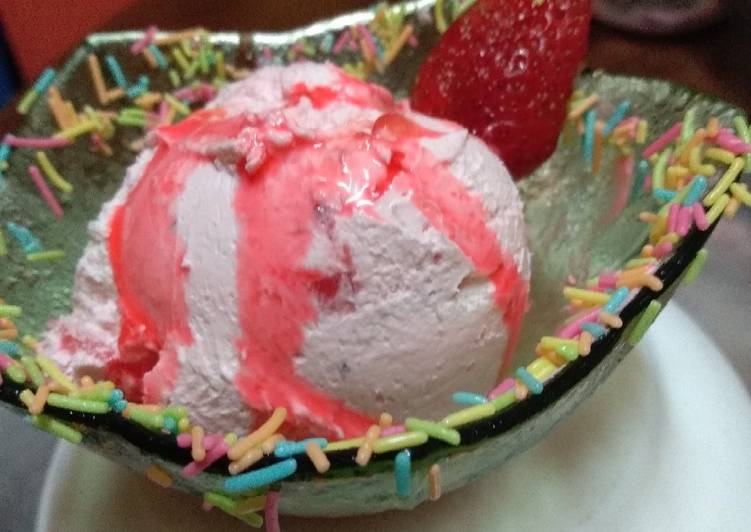 Strawberry ice cream #mashujaarecipe