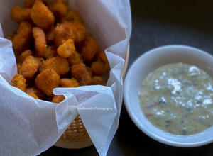 A picture of Chicken Popcorn & Garlic-Mayo Dip.