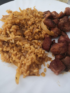 Una foto de Arroz con pinchos