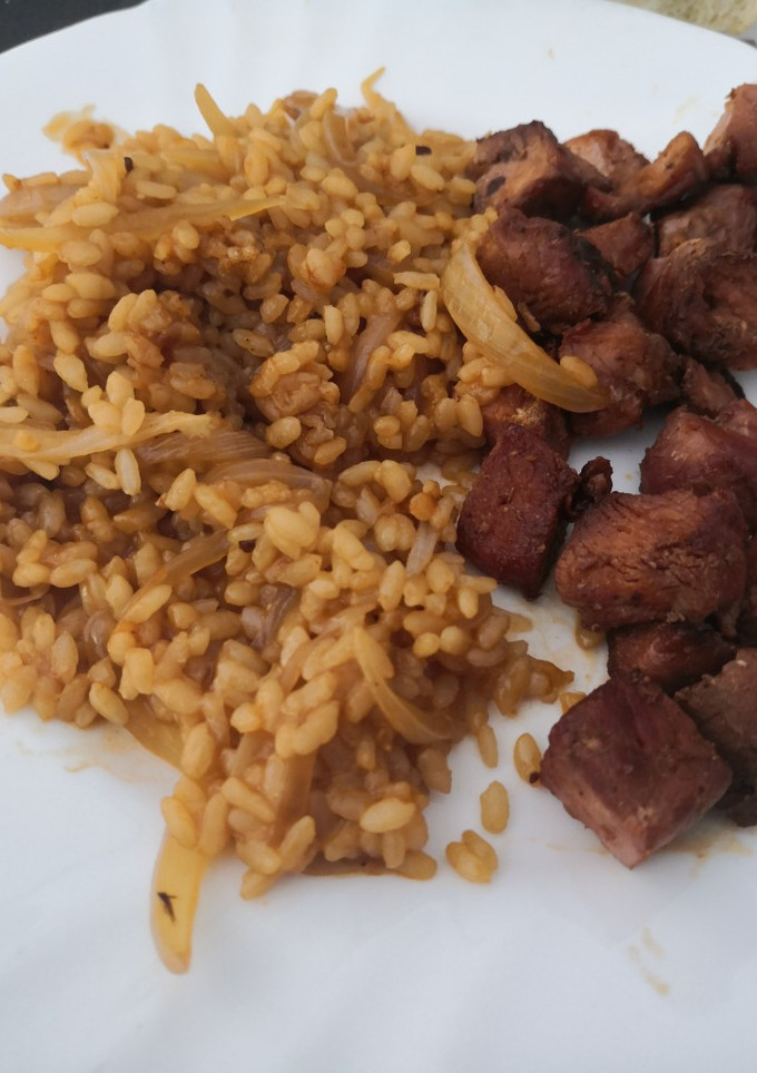 Una foto de Arroz con pinchos
