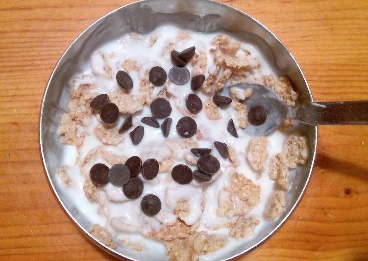 Recetas fáciles yogur con cereales y gotas de chocolate