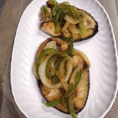 A picture of Fried Yellow Fin Tuna.