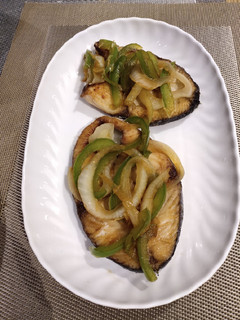 A picture of Fried Yellow Fin Tuna.