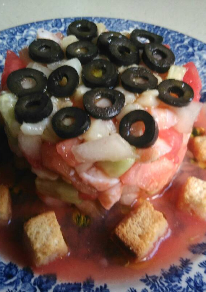 Una foto de Nido de frutas con gambas