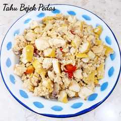 A picture of Tahu Bejek Pedas.
