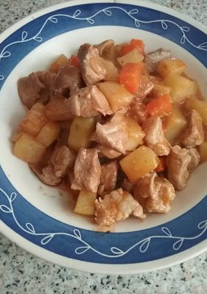 Foto principal de Estofado de cerdo con papas y zanahorias