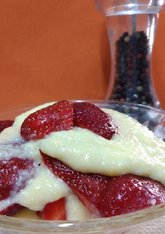 Una foto de Frutillas a la Pimienta Negra con Pastelera